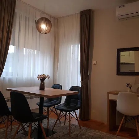 ホテル Apartman Zlatna Ruza