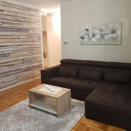 Apartman Zlatna Ruza * زلاتيبور