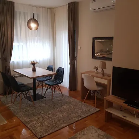 Apartman Zlatna Ruza فندق زلاتيبور