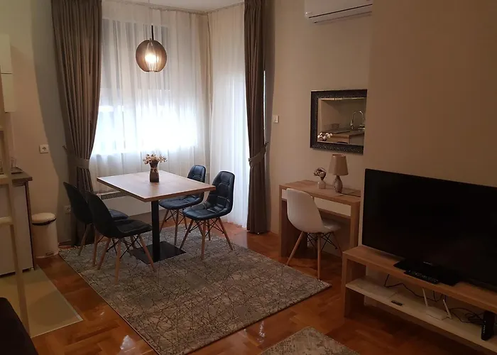 Apartman Zlatna Ruza ホテル ズラティボール