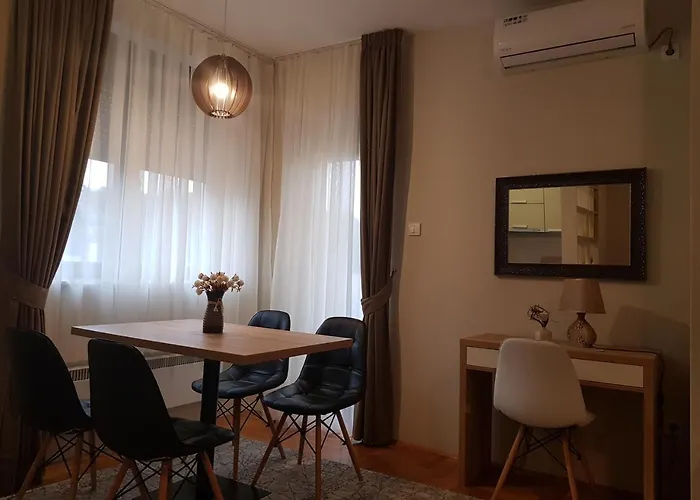 ホテル Apartman Zlatna Ruza